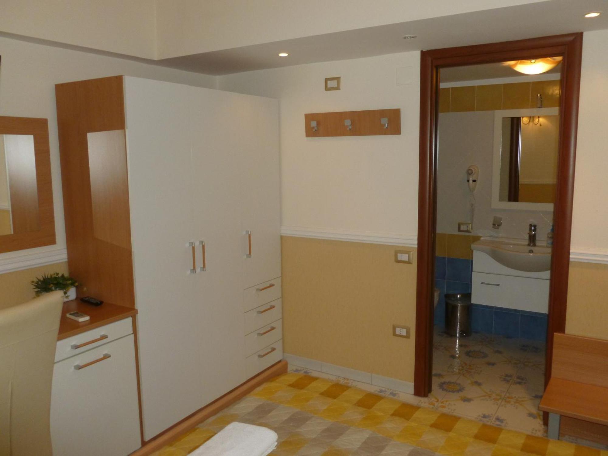 Olimpo Degli Dei Bed & Breakfast Naples Bilik gambar