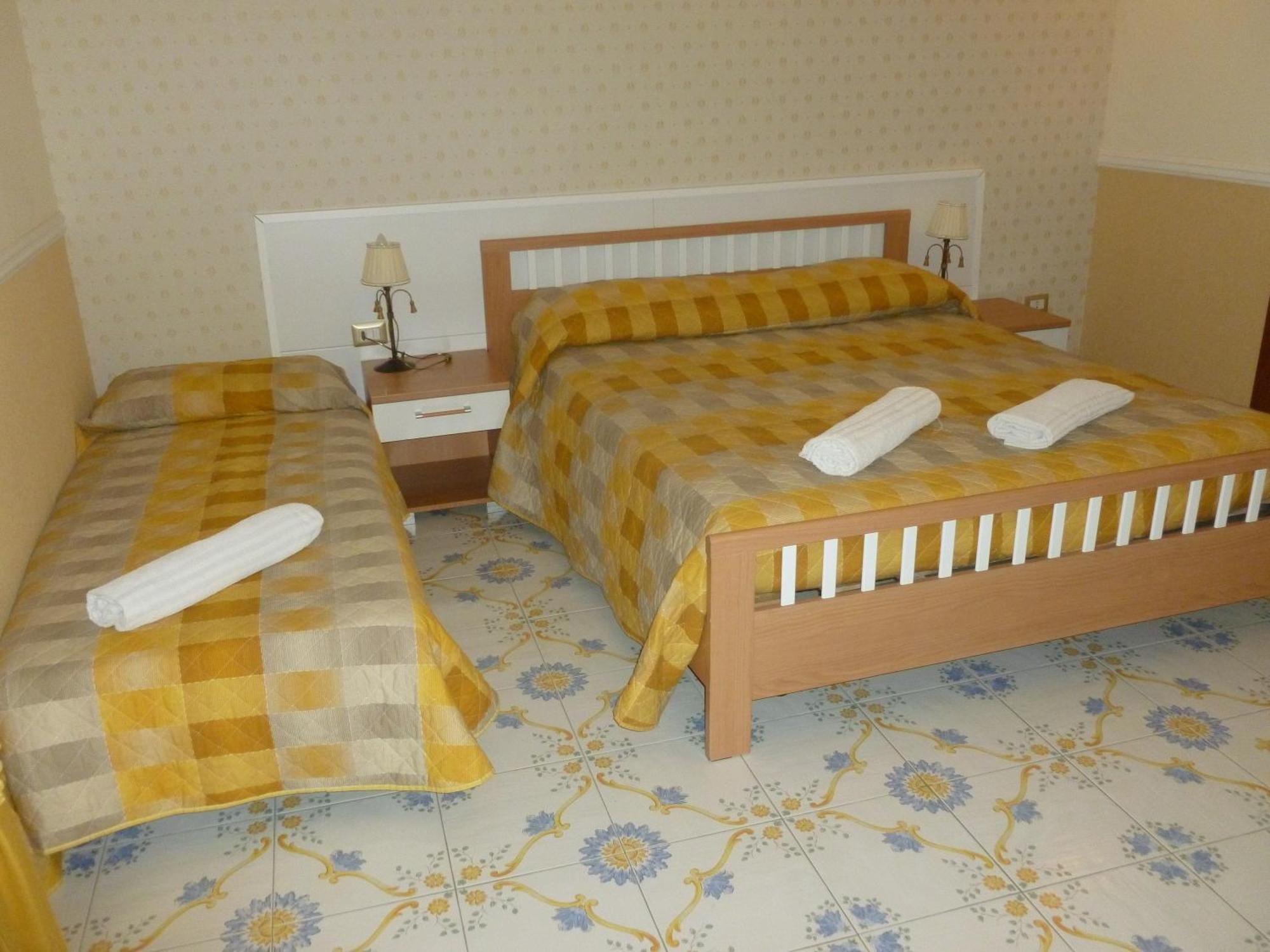 Olimpo Degli Dei Bed & Breakfast Naples Bilik gambar
