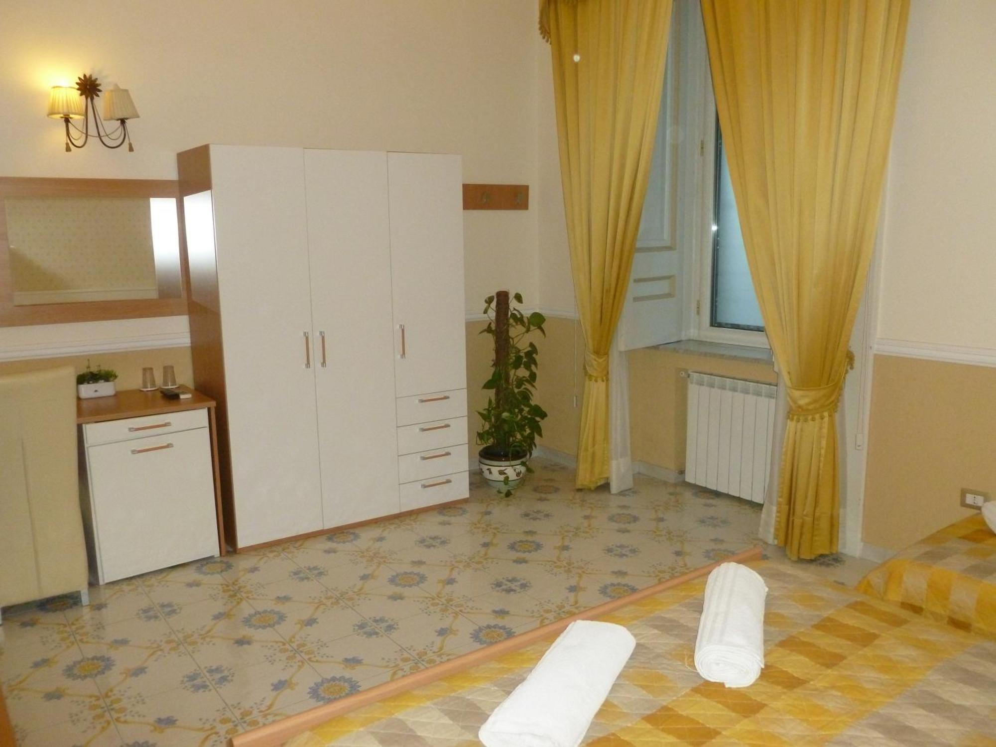 Olimpo Degli Dei Bed & Breakfast Naples Bilik gambar