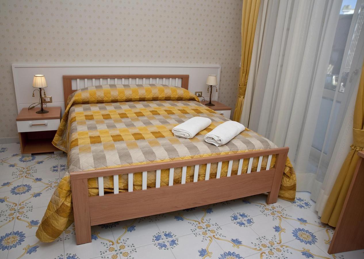Olimpo Degli Dei Bed & Breakfast Naples Bilik gambar